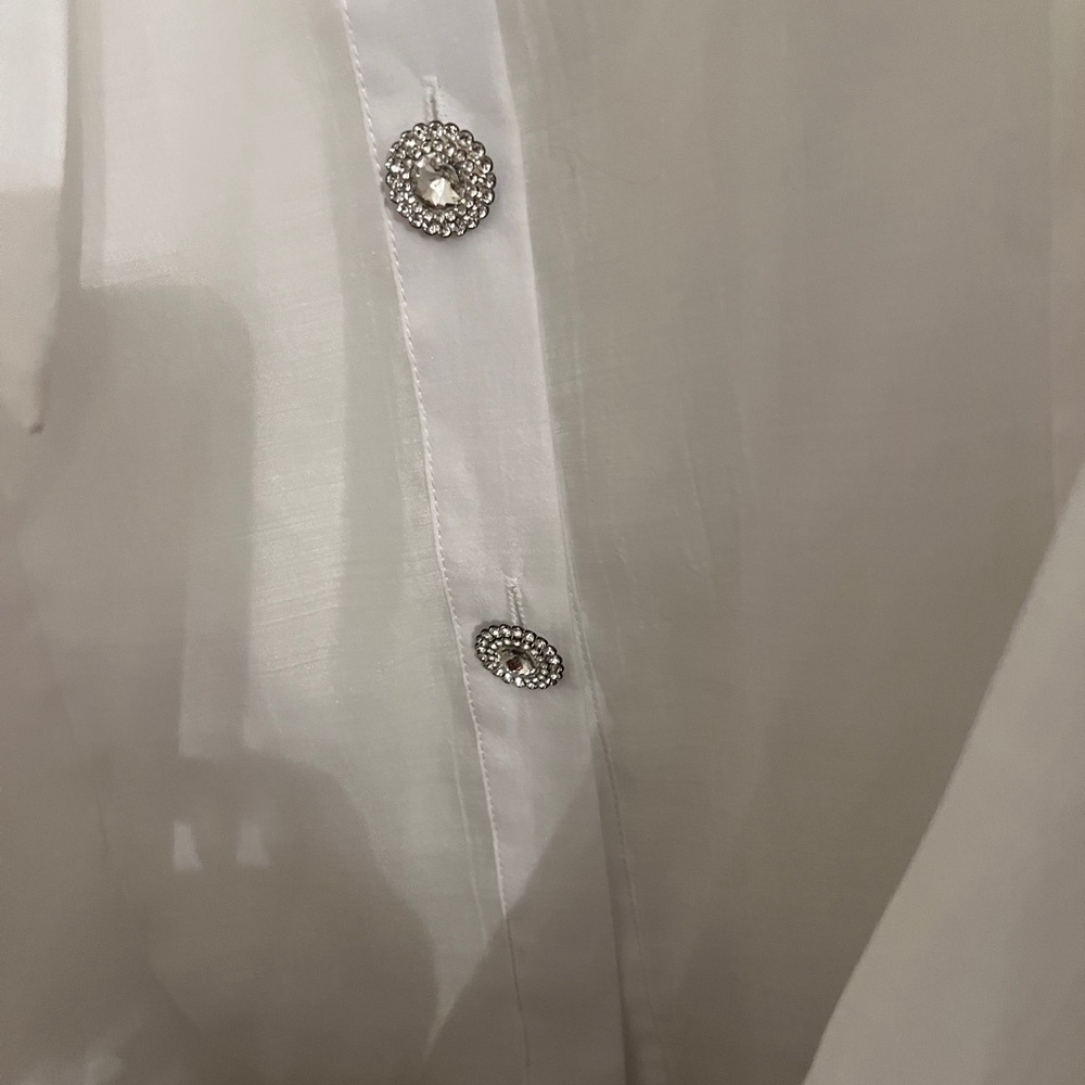 Chic White Ruffled Blouse - Picture 5 of 5